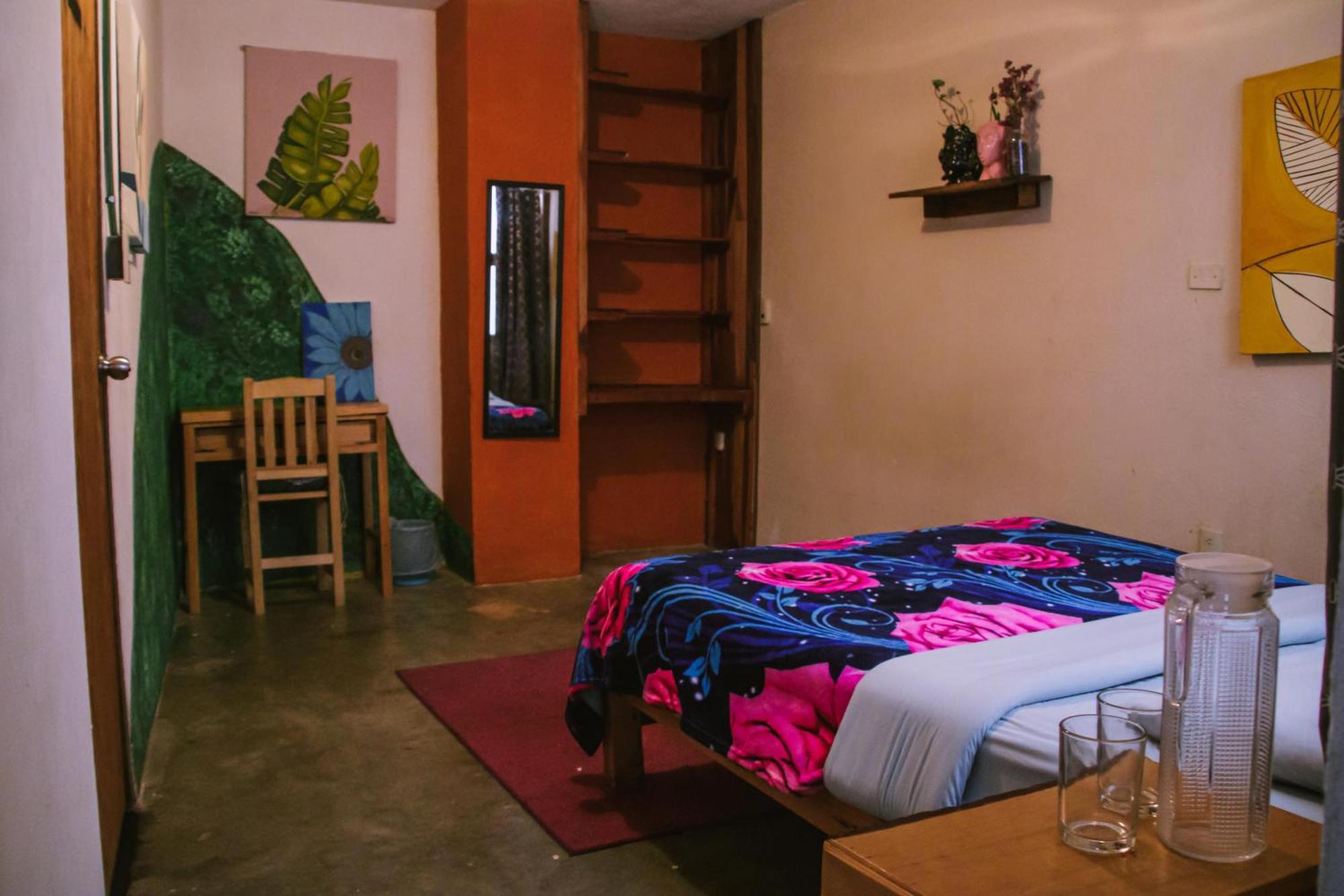 Хостел Casa Satoshi Сан-Кристобаль-де-Ла-Касас Экстерьер фото