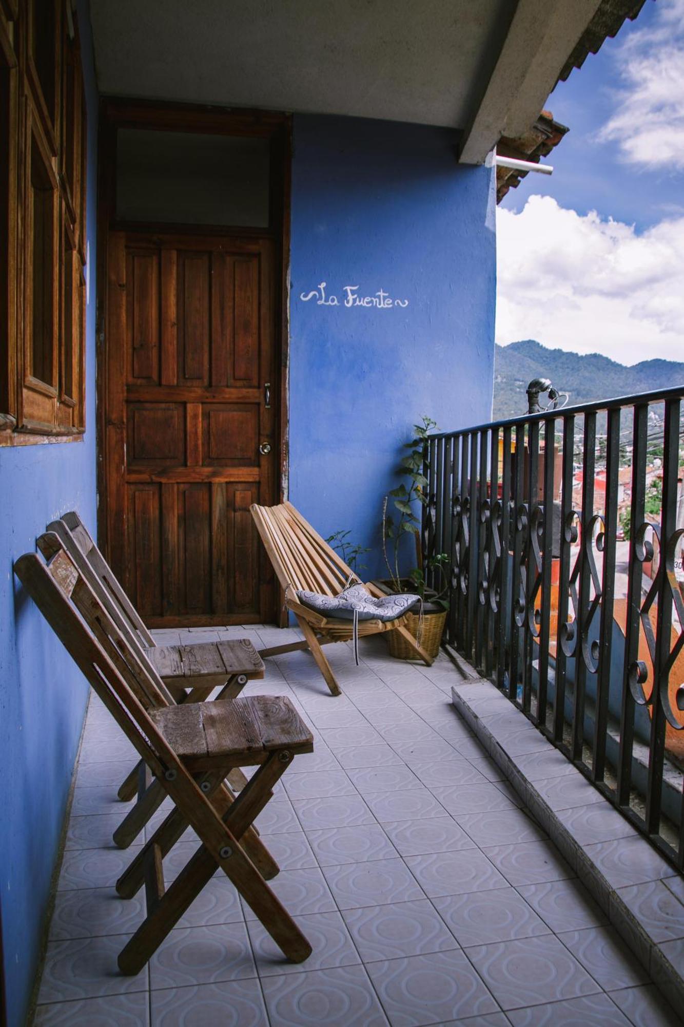 Хостел Casa Satoshi Сан-Кристобаль-де-Ла-Касас Экстерьер фото